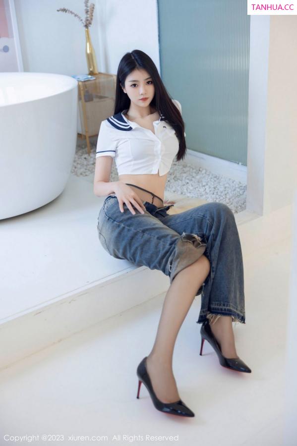 可乐Vicky  [XiuRen]高清写真图 2023.07.05 No.7027 可乐Vicky 黑丝美腿第15张图片